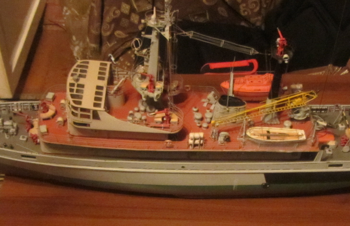 Funkgesteuertes Modell des Feuerschiffs "General Hamidov"