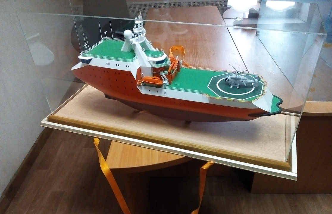 Das Modell der ersten Version der eisresistenten schwimmenden Plattform "Nordpol"